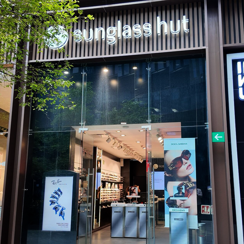 SUNGLASS HUT